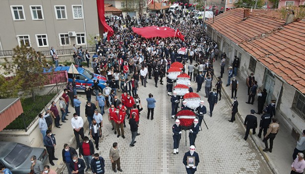 Foto - Pençe-Yıldırım şehidi son yolculuğuna uğurlandı