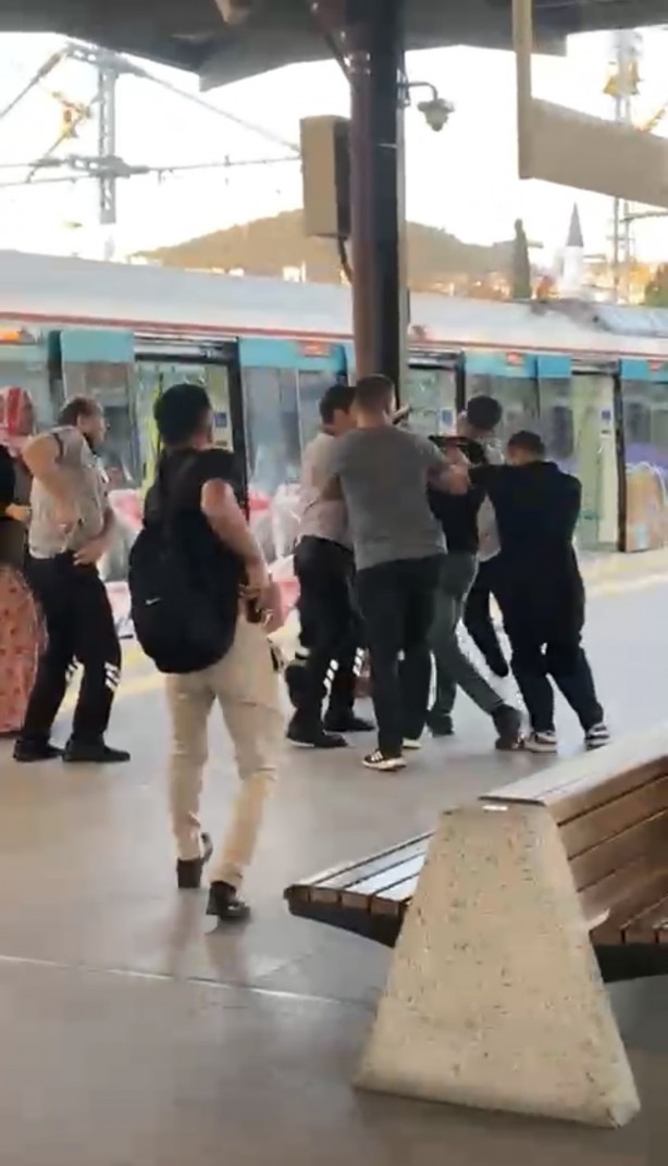 Foto - Pendik Marmaray'da 2 grup arasında kavga