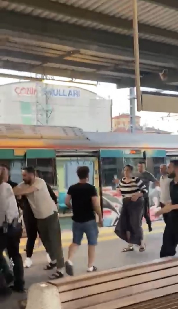 Foto - Pendik Marmaray'da 2 grup arasında kavga