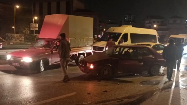 Foto - Pendik'te meydana gelen zincirleme trafik kazası trafiği felç etti