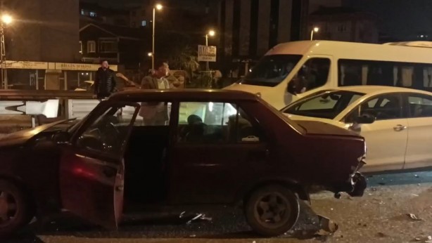 Foto - Pendik'te meydana gelen zincirleme trafik kazası trafiği felç etti