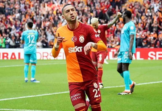 Foto - Performansı heyecanlandırdı! Galatasaray'da o isim kampın yıldızı oldu