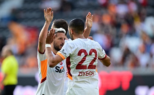 Foto - Performansı heyecanlandırdı! Galatasaray'da o isim kampın yıldızı oldu