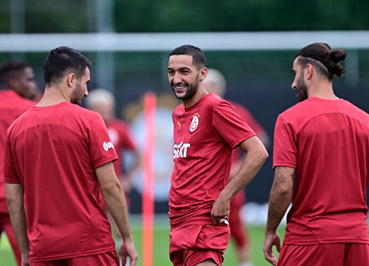 Foto - Performansı heyecanlandırdı! Galatasaray'da o isim kampın yıldızı oldu