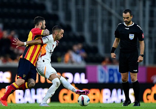 Foto - Performansı heyecanlandırdı! Galatasaray'da o isim kampın yıldızı oldu