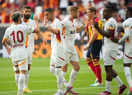 Foto - Performansı heyecanlandırdı! Galatasaray'da o isim kampın yıldızı oldu