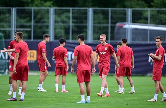 Foto - Performansı heyecanlandırdı! Galatasaray'da o isim kampın yıldızı oldu
