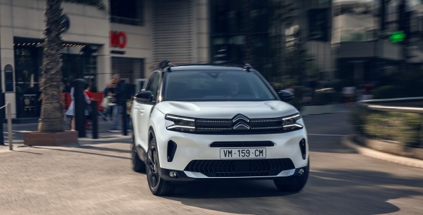Foto - Performanstan ve konfordan ödün vermiyor! Yeni Citroen C5 Aircross Hybrid 136 Türkiye'de! Fiyatı ne kadar?