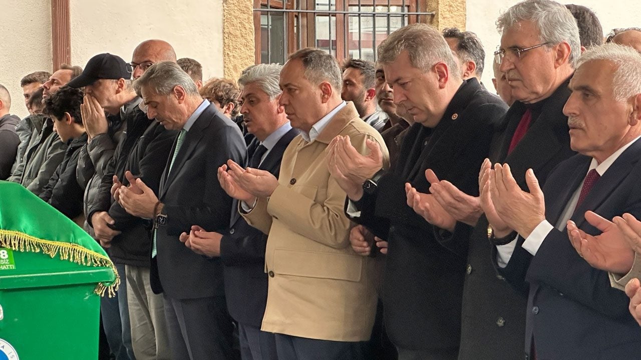 Foto - Peribacasının çökmesi sonucu can vermişlerdi: Gazeteci Tuna ve eşi dualarla uğurlandı