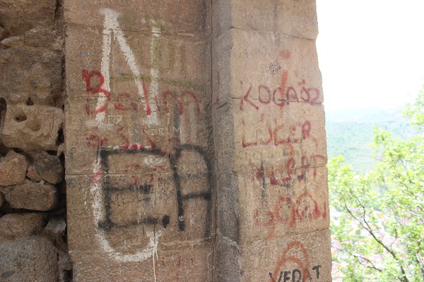 Foto - ‘Pes’ dedirten görüntüler | 226 metre yükseklikte vandallık