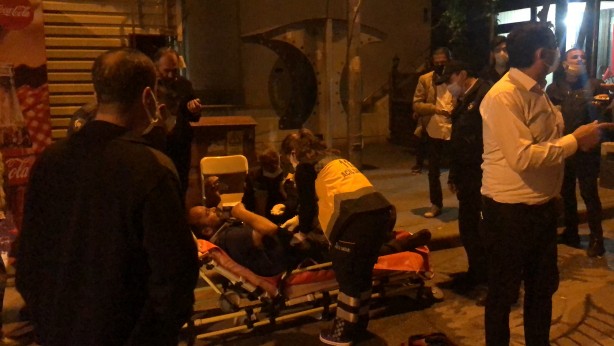 Foto - 'Pes' dedirten görüntüler! Arkadaşını bıçakladı, oturup sigara içti