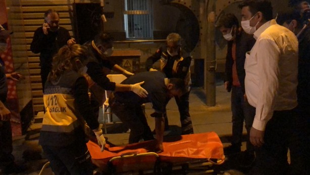 Foto - 'Pes' dedirten görüntüler! Arkadaşını bıçakladı, oturup sigara içti