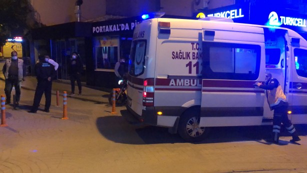 Foto - 'Pes' dedirten görüntüler! Arkadaşını bıçakladı, oturup sigara içti