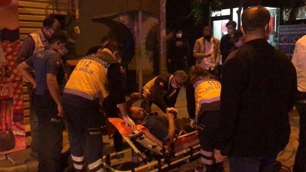 Foto - 'Pes' dedirten görüntüler! Arkadaşını bıçakladı, oturup sigara içti