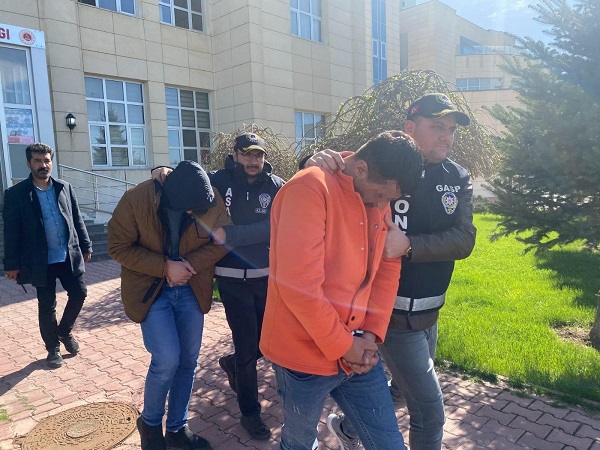 Foto - Pes dedirten ifade! Oyuncak silahla neler yapmış neler