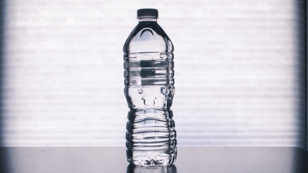 Foto - Pet şişe üzerinde yazılı o tarih uyarısına dikkat