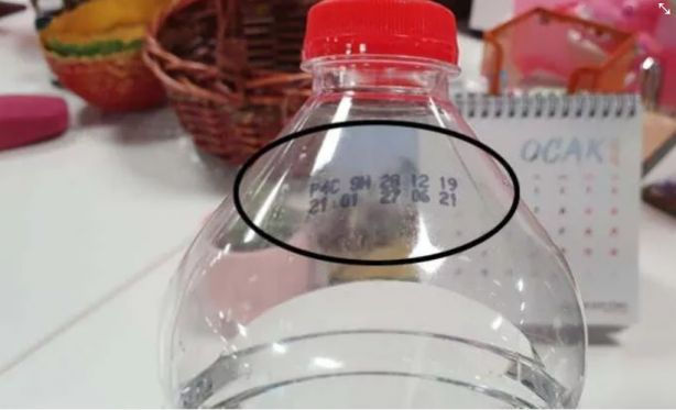 Foto - Pet şişe üzerinde yazılı o tarih uyarısına dikkat