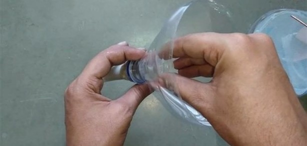 Foto - Pet şişeden elektrikli süpürge yaptı!