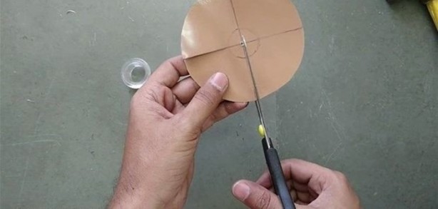 Foto - Pet şişeden elektrikli süpürge yaptı!