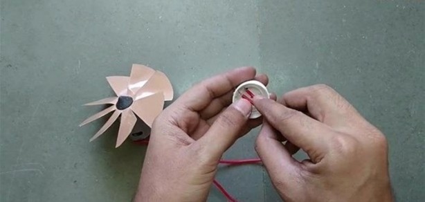 Foto - Pet şişeden elektrikli süpürge yaptı!