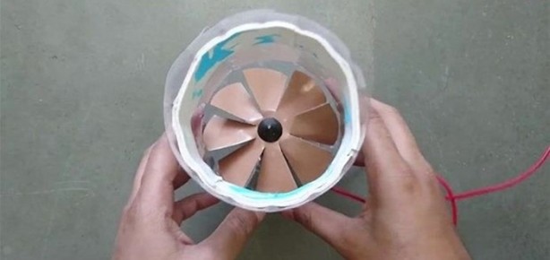 Foto - Pet şişeden elektrikli süpürge yaptı!