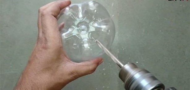 Foto - Pet şişeden elektrikli süpürge yaptı!