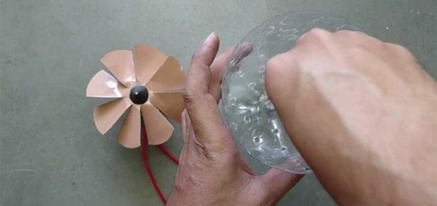 Foto - Pet şişeden elektrikli süpürge yaptı!