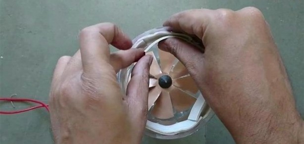 Foto - Pet şişeden elektrikli süpürge yaptı!