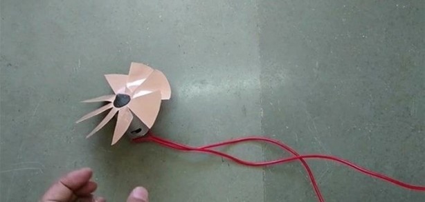 Foto - Pet şişeden elektrikli süpürge yaptı!