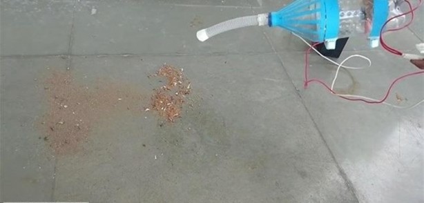 Foto - Pet şişeden elektrikli süpürge yaptı!
