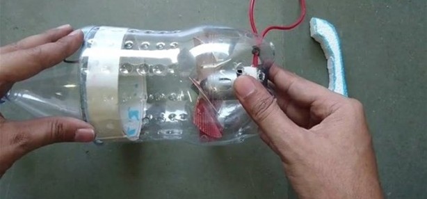 Foto - Pet şişeden elektrikli süpürge yaptı!
