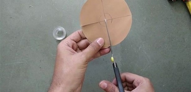 Foto - Pet şişeden elektrikli süpürge yaptı!