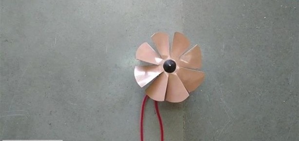 Foto - Pet şişeden elektrikli süpürge yaptı!