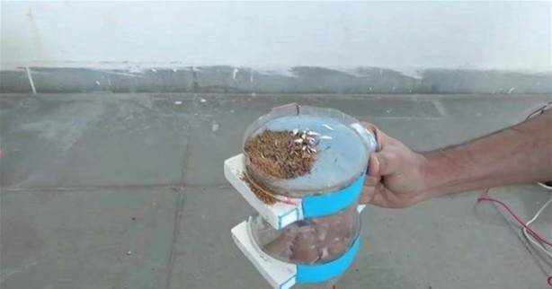 Foto - Pet şişeden elektrikli süpürge yaptı!