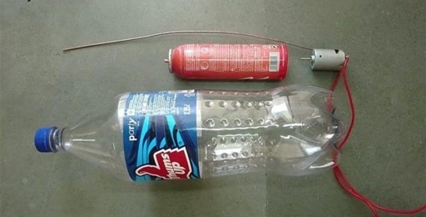 Pet şişeden elektrikli süpürge yaptı!