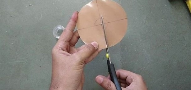 Foto - Pet şişeden elektrikli süpürge yaptı!