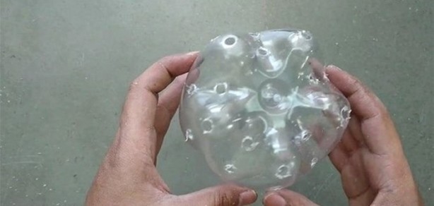 Foto - Pet şişeden elektrikli süpürge yaptı!