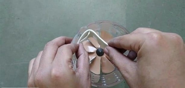 Foto - Pet şişeden elektrikli süpürge yaptı!