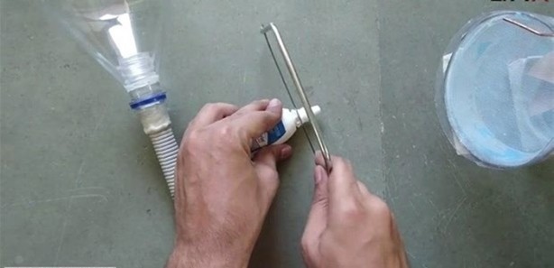 Foto - Pet şişeden elektrikli süpürge yaptı!