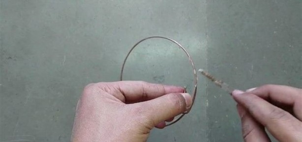 Foto - Pet şişeden elektrikli süpürge yaptı!