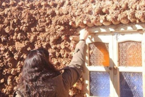 Foto - Pet şişelere kum doldurup ev yaptılar!