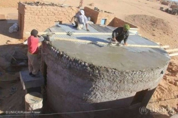 Foto - Pet şişelere kum doldurup ev yaptılar!