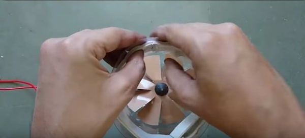 Foto - Pet şişeyle elektrik süpürgesi yaptı!