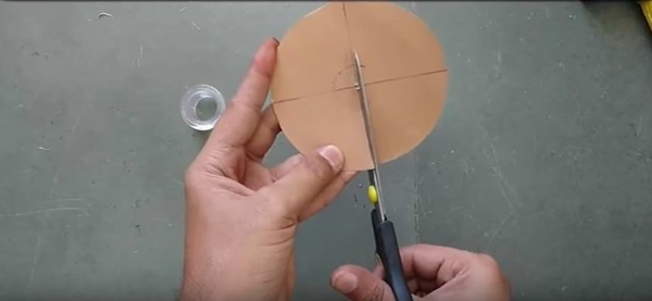 Foto - Pet şişeyle elektrik süpürgesi yaptı!