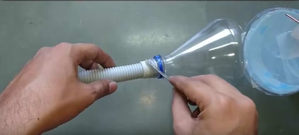 Foto - Pet şişeyle elektrik süpürgesi yaptı!