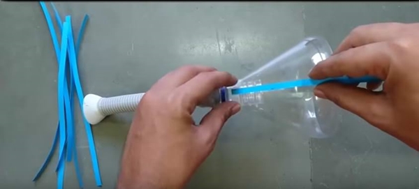 Foto - Pet şişeyle elektrik süpürgesi yaptı!