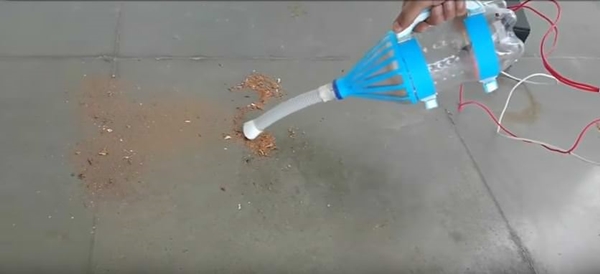 Foto - Pet şişeyle elektrik süpürgesi yaptı!