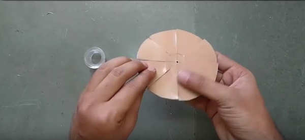 Foto - Pet şişeyle elektrik süpürgesi yaptı!