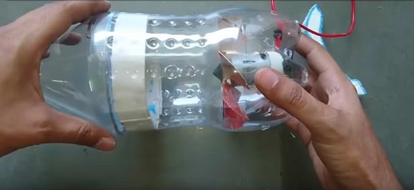 Foto - Pet şişeyle elektrik süpürgesi yaptı!