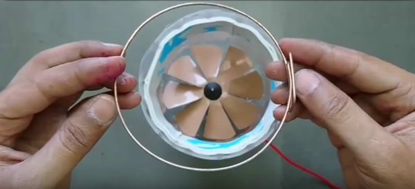 Foto - Pet şişeyle elektrik süpürgesi yaptı!